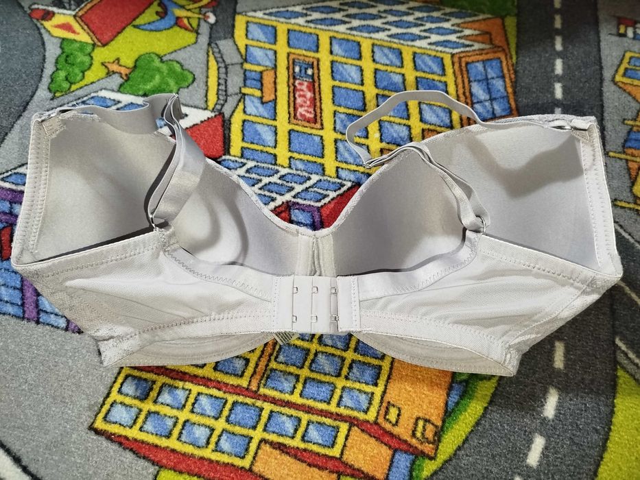 Nowy biustonosz marki Primark w rozmiarze 70H.