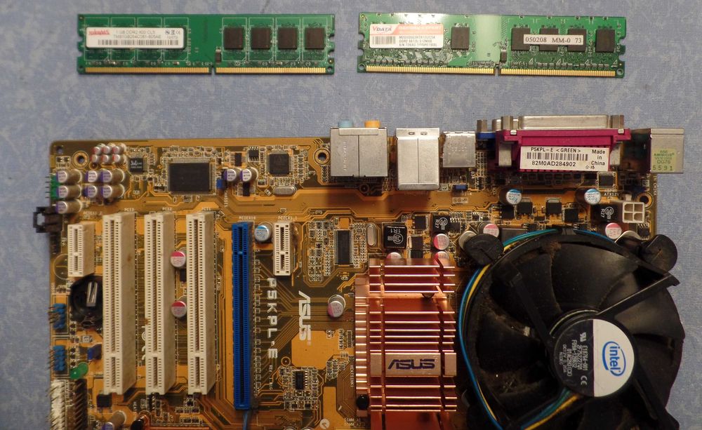 Board Asus P5KPL-E mais 2 memórias Ram (892)