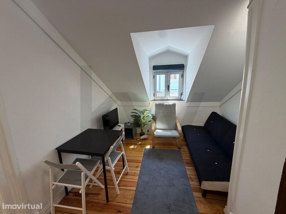Apartamento T2 na Rua Maria Pia com vista para Monsanto
