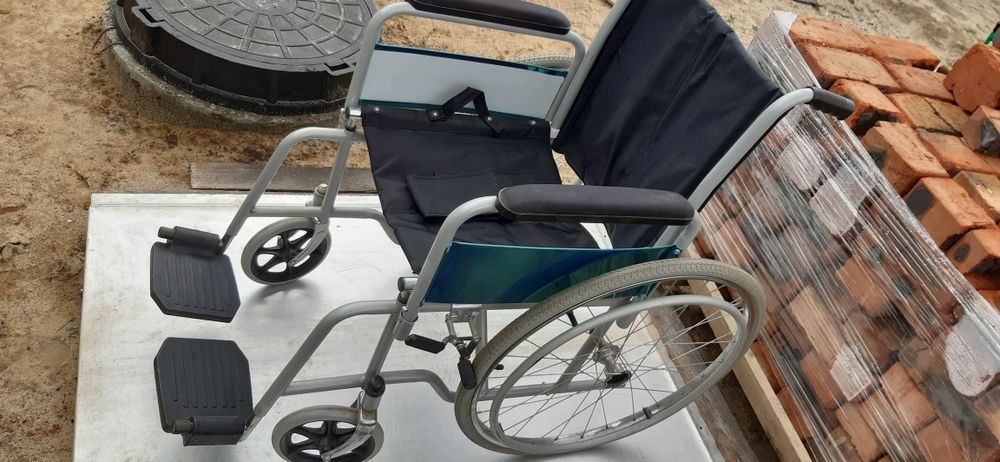 Продам б/у коляску для інвалідів