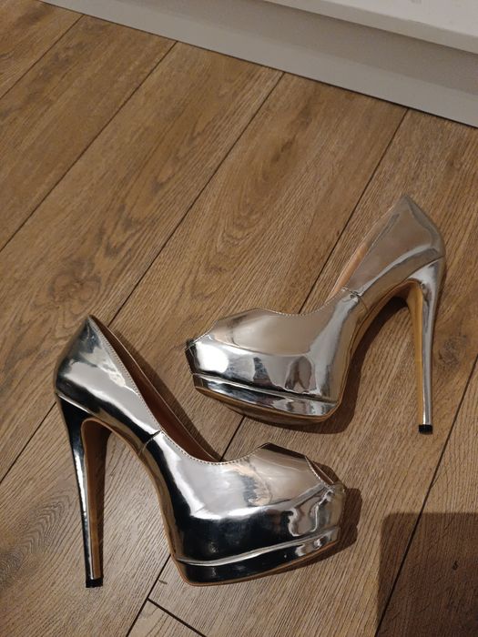 Srebrne szpilki open toe