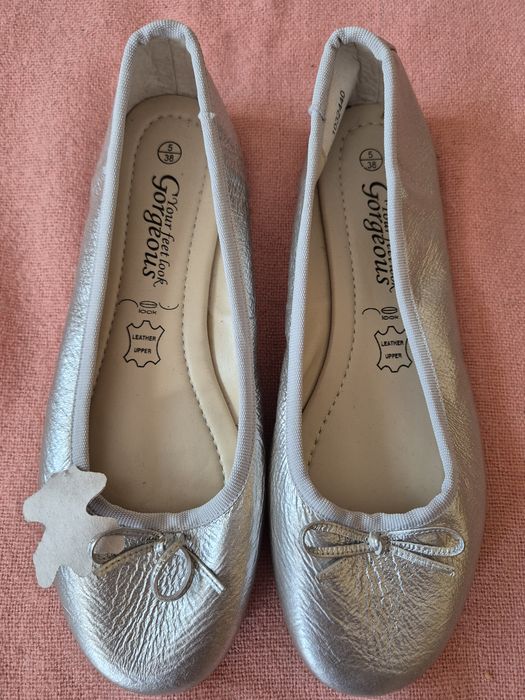 Nowe skórzane balerinki rozmiar 38