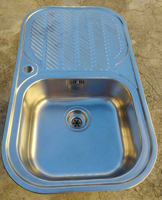 Pia de aço inoxidável embutida com design moderno e prático