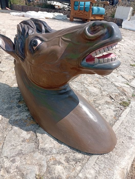 Cabeça de cavalo em barro