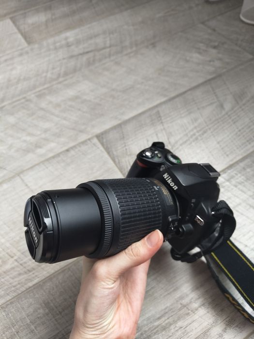 Продам зеркальний фотоапарат Nikon D40