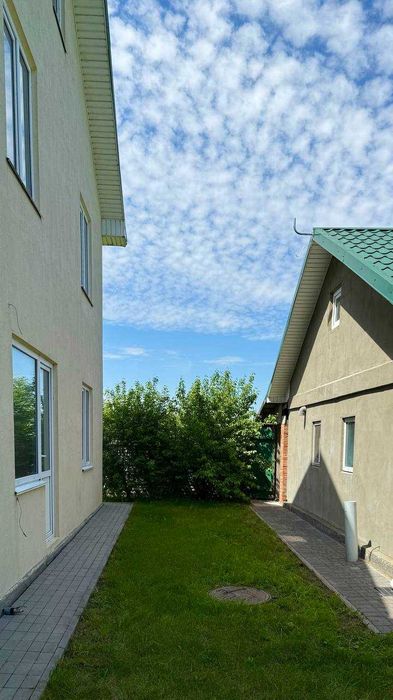 Продам гарний будинок, двоповерховий+чердак, в с. Новосілки