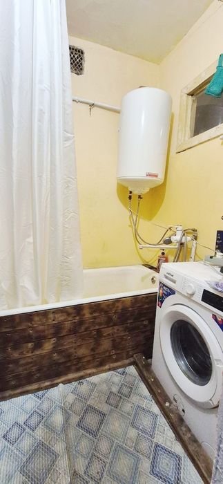 ПРОДАМ  2-кімнатну приватизовану квартиру в смт Черкаське.
 
Квартира