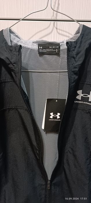 Продам- Ветровка Under  Armour для мальчиков
