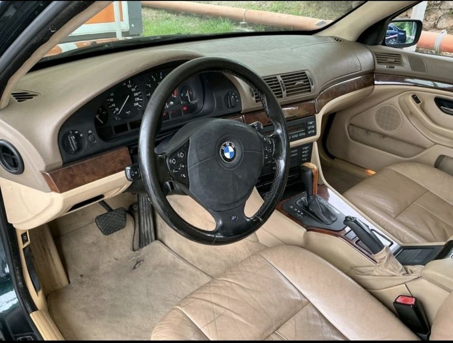 BMW 528i caixa auto