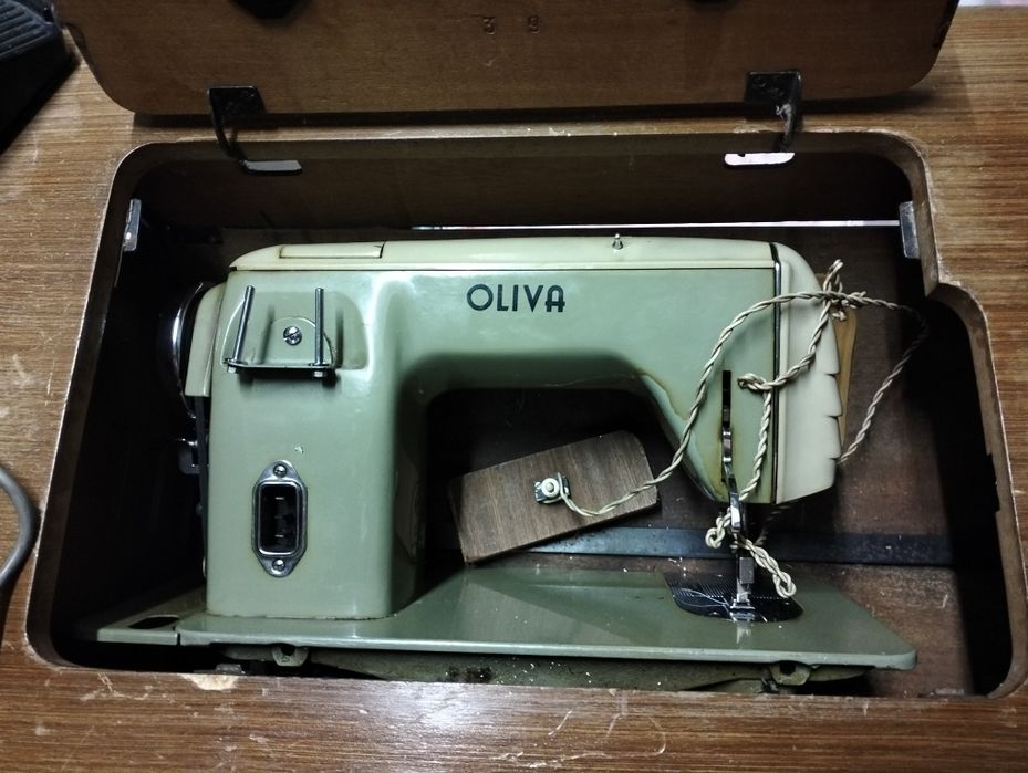 Máquina costura elétrica Oliva CL 63