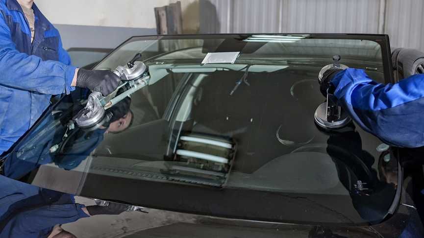 Ремонт та заміна лобового скла автомобіля .