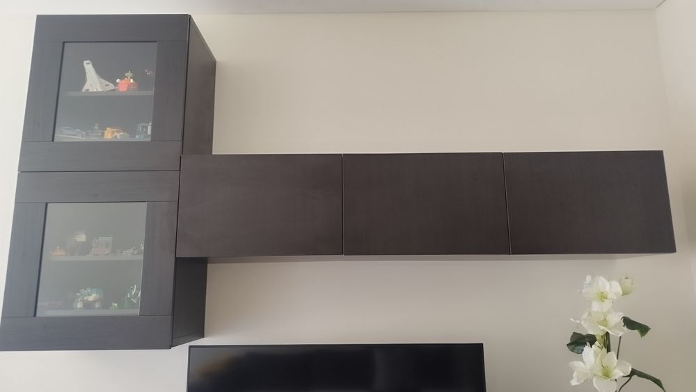 Conjunto de Móveis de Sala (TV + Suspensos)
Título: Conjunto Móveis de Sala IKEA BESTÅ – Castanho-Preto c/ Vidro