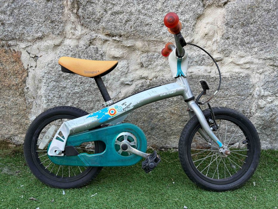 Bicicleta evolutiva de criança (dá para remover pedais)