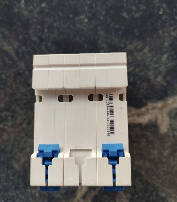 Автомат трехфазный