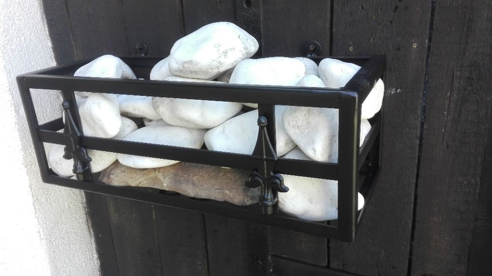 Kwietnik kwiaty skrzynki balkonowe doniczki donice