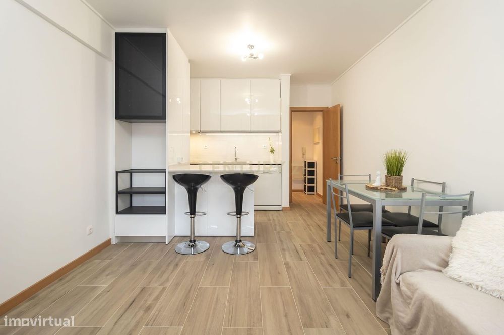 Apartamento T1 totalmente remodelado em Primeira Linha de Mar