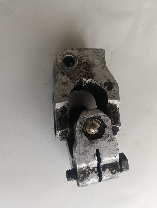 Карданчик рульовий бмв е34