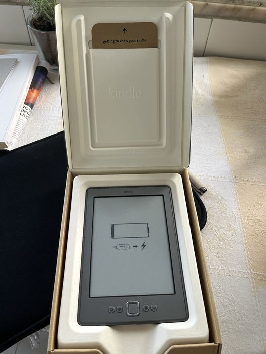Kindle 4 NOVO (sem touchscreen]