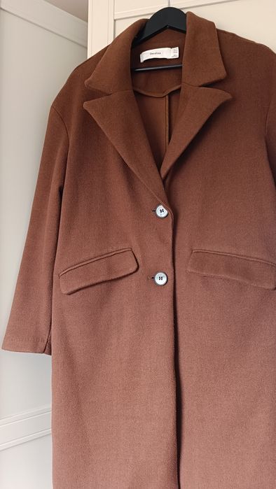 Bershka brązowy czekoladowy płaszcz bez podszewki trencz