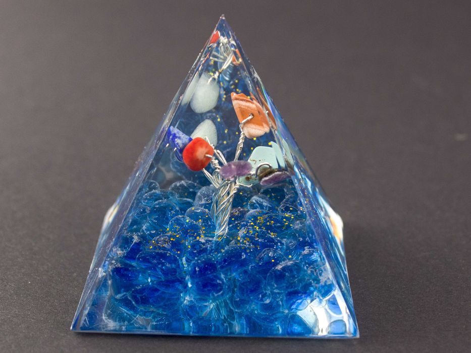 Piramida Orgonitowa Koral Tygrysie Oko Ametyst Lazuryt Turkus 6cm