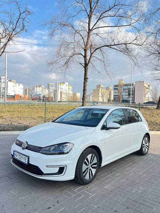 Оренда електромобіля Volkswagen e-Golf Highline