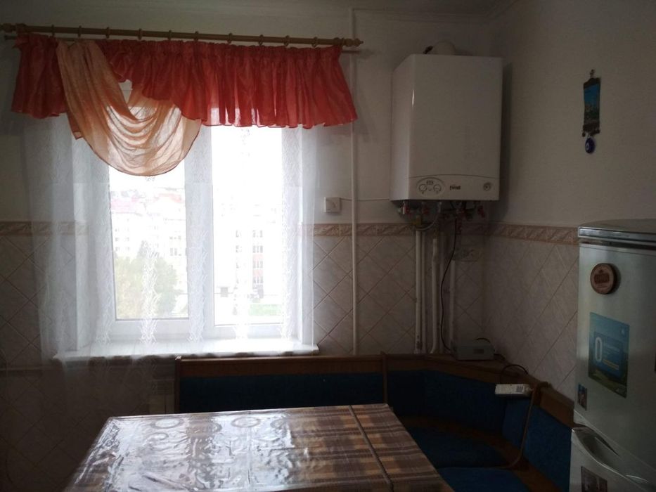 Здається кімната для дівчини. Каскад