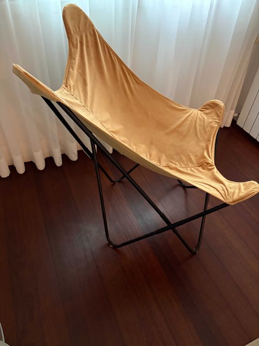 Cadeira  amarelo torrado