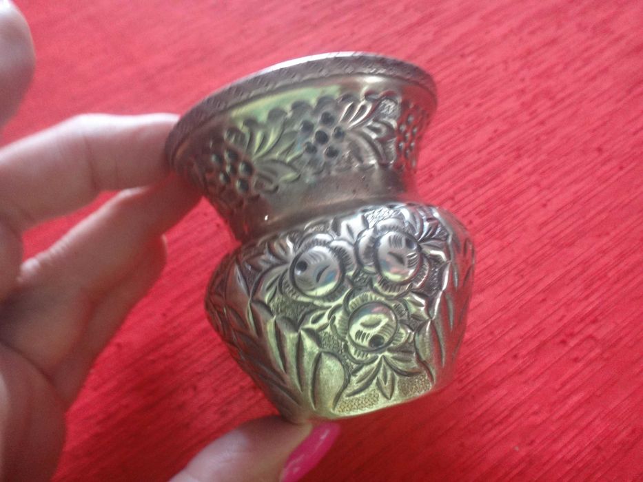 Srebrny    flakonik