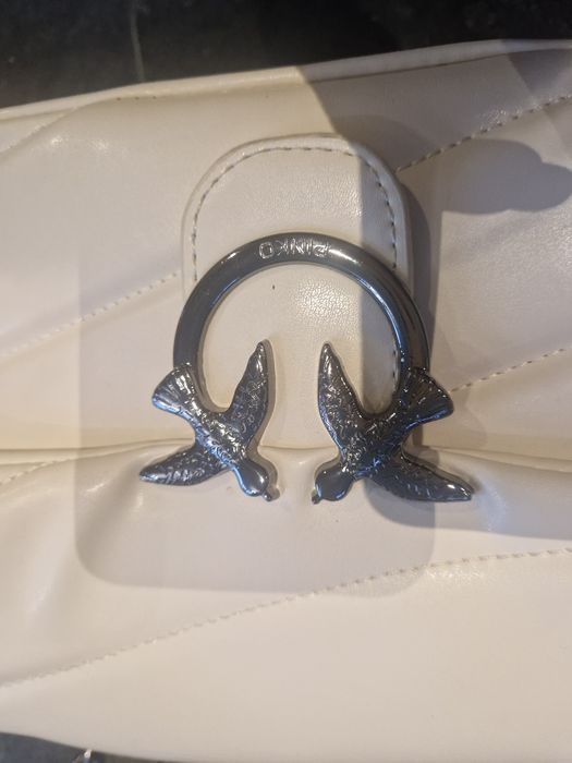 kremowa torebka pinko