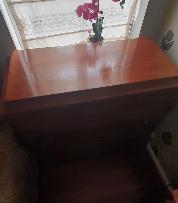 Cómoda Romântica em bom estado