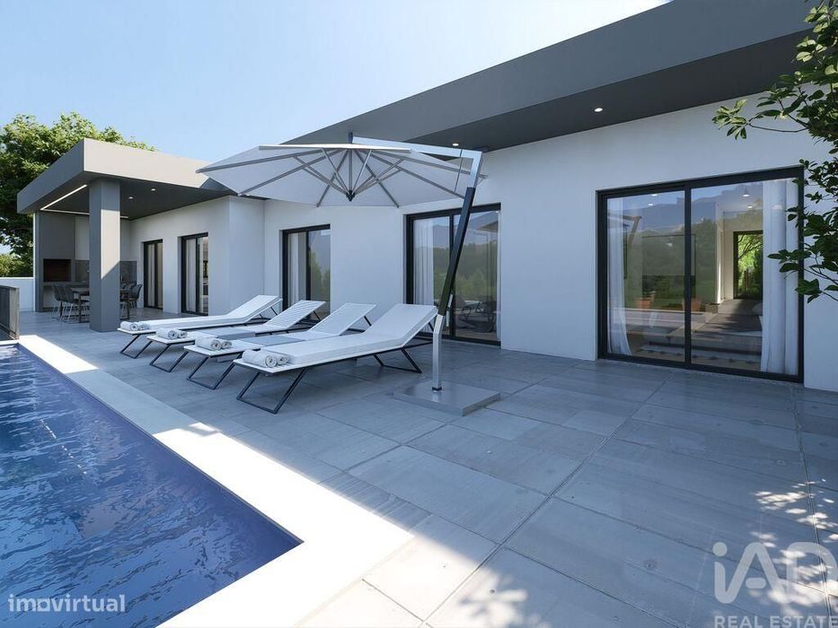 Property in Alvorninha, Leiria