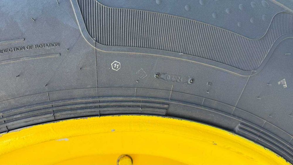 Трактор John Deere 8400