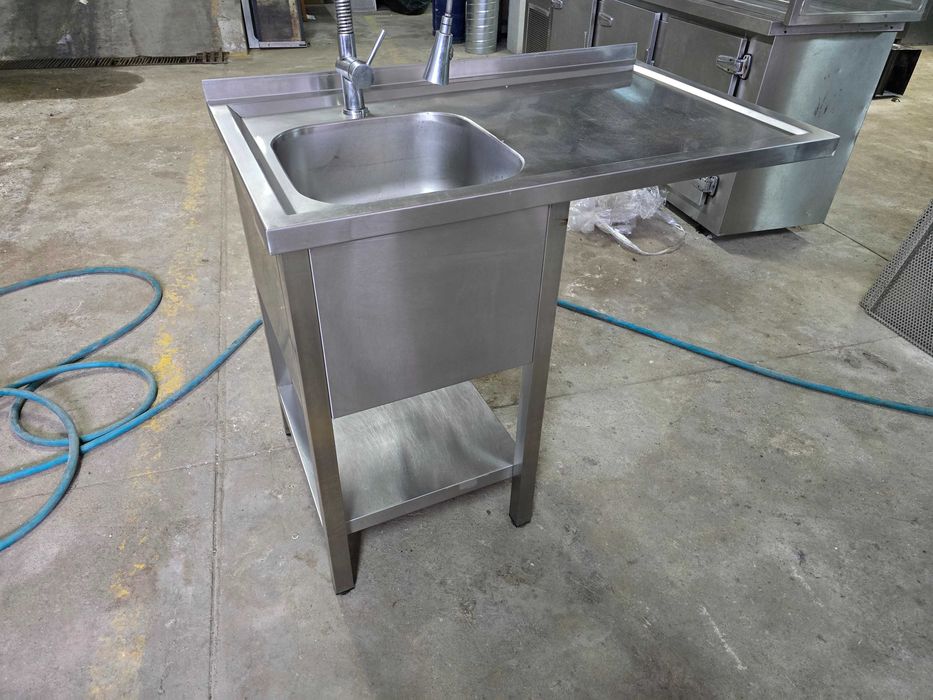 Bancada / mesa lavadouro em aço inox c/ local p/ maq. lavar louça