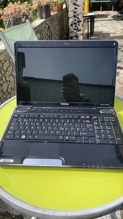 Dois Toshiba satelite