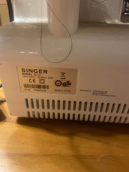 Máquina de costura Singer overlock