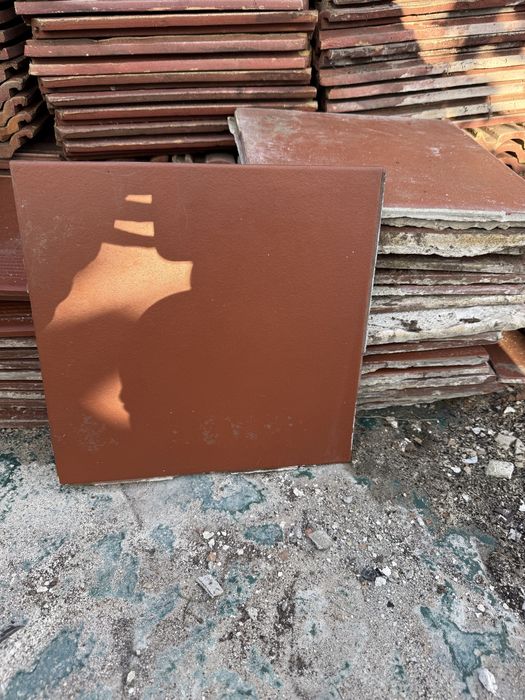 Płytki ceramiczne 30 × 30 cm – ok. 15 szt. – oddam za darmo