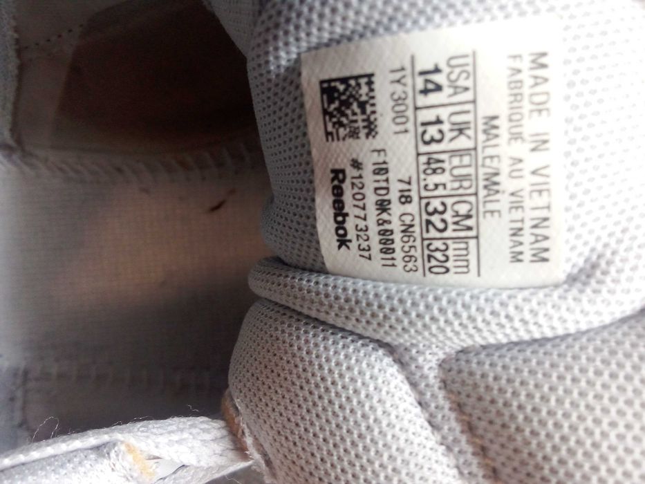 Продаю  пару кросівок:  Reebok