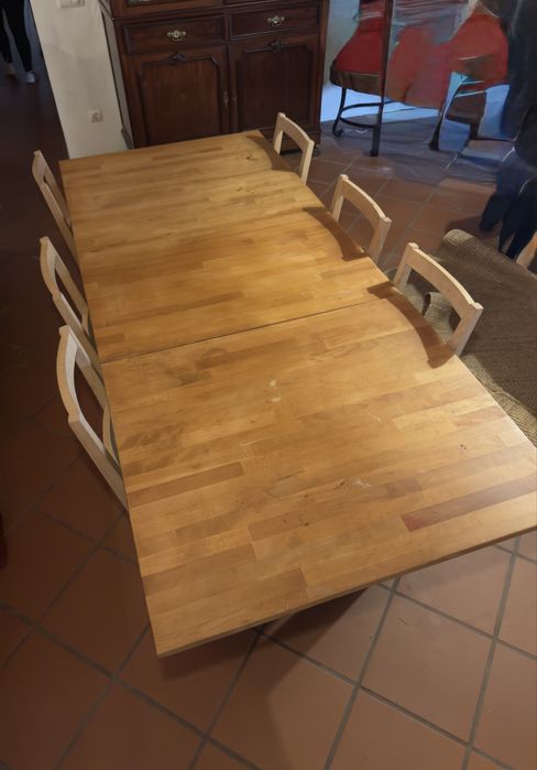 Mesa de madeira e 6 cadeiras ikea