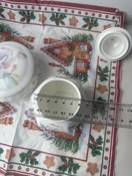 Набір порцелянового посуду з колекції Aynsley Little Sweetheart.