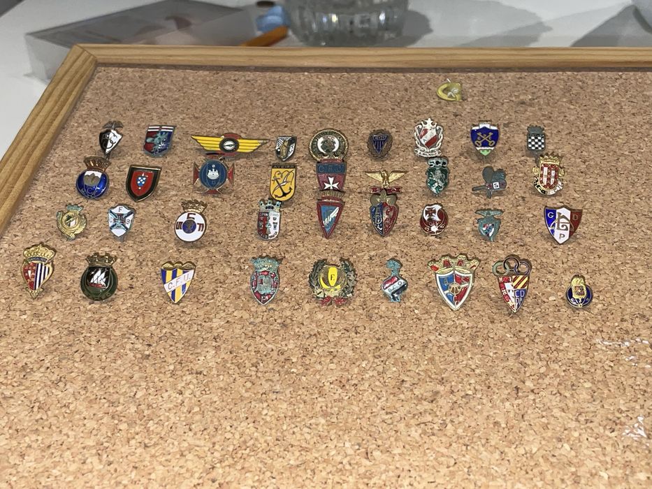 Alfinetes antigos de clubes de futebol