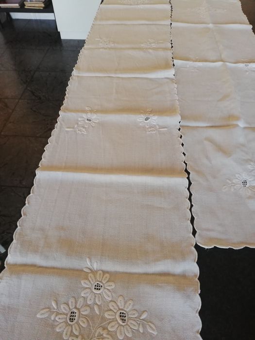 Passadeiras em linho puro bordado antigo