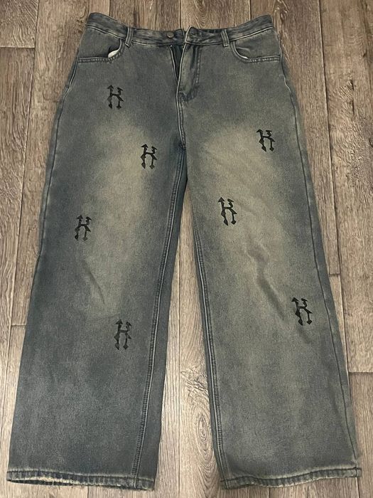 Шырокие джынсы унисекс