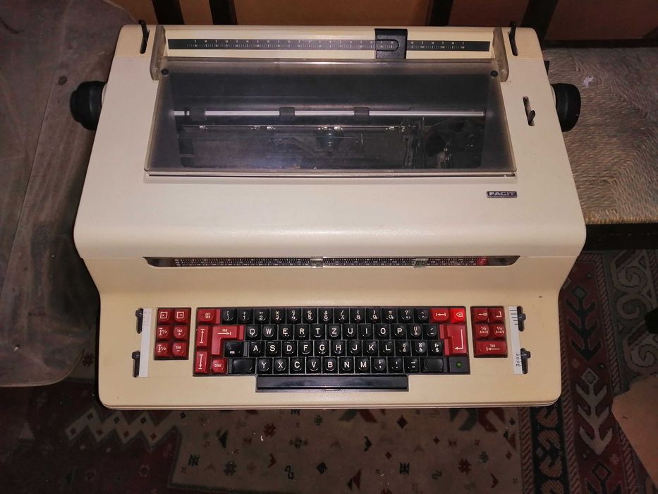 Máquina de Escrever antiga FACIT 8000