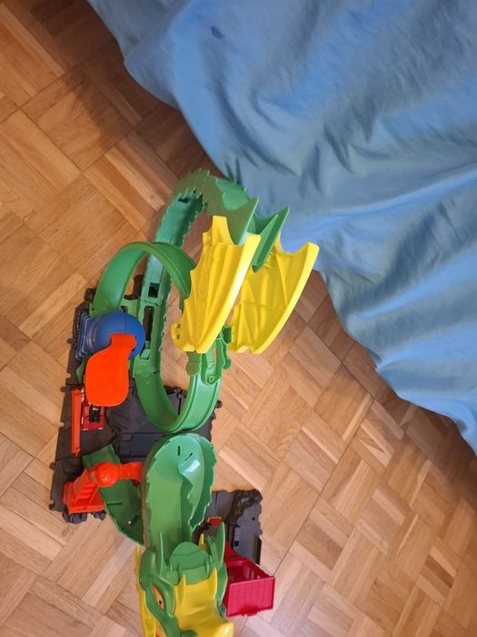 Tor Hot Wheels dragon pętla smoka