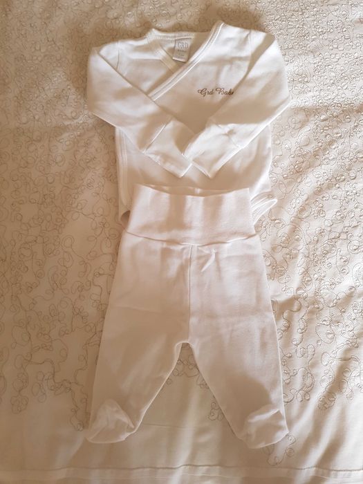 Bodies, pijamas, calças e casaco 1 mês