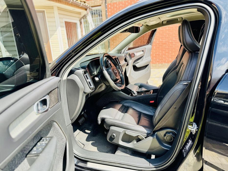 Volvo XC40 1.5PHEV AWD R-Design 2022рік Official
