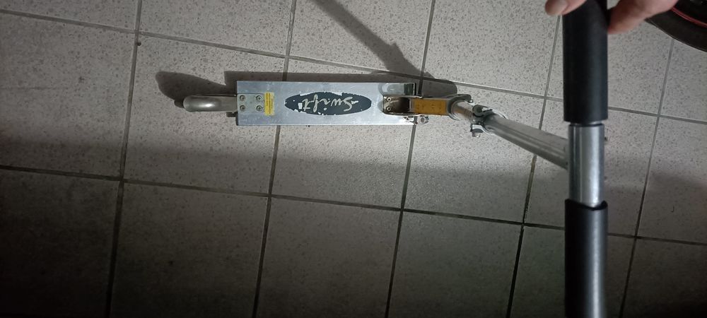 Trotinete em alumínio vendo por falta de Uso