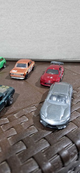 Carros miniatura de muitas marcas