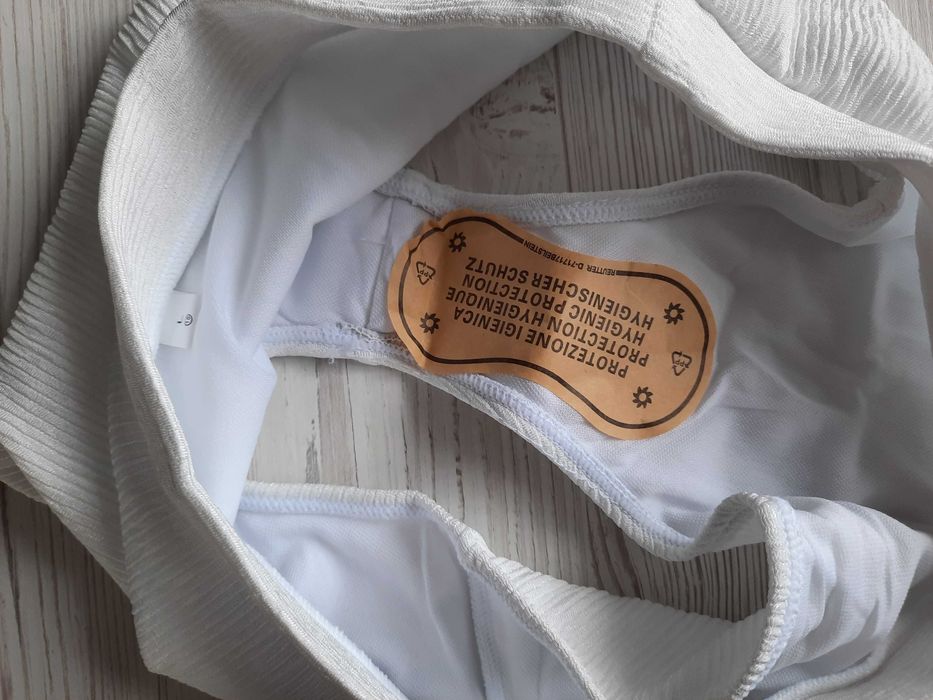 Белый купальник с топом рюшами в рубчик с воланами высокие трусики М