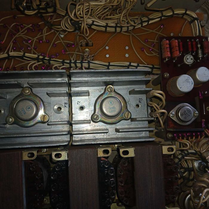 Транзистор П210Б з радіатором алюмінієвим.